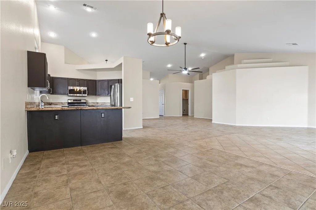 845 Holly Lake, Henderson, NV 89002
