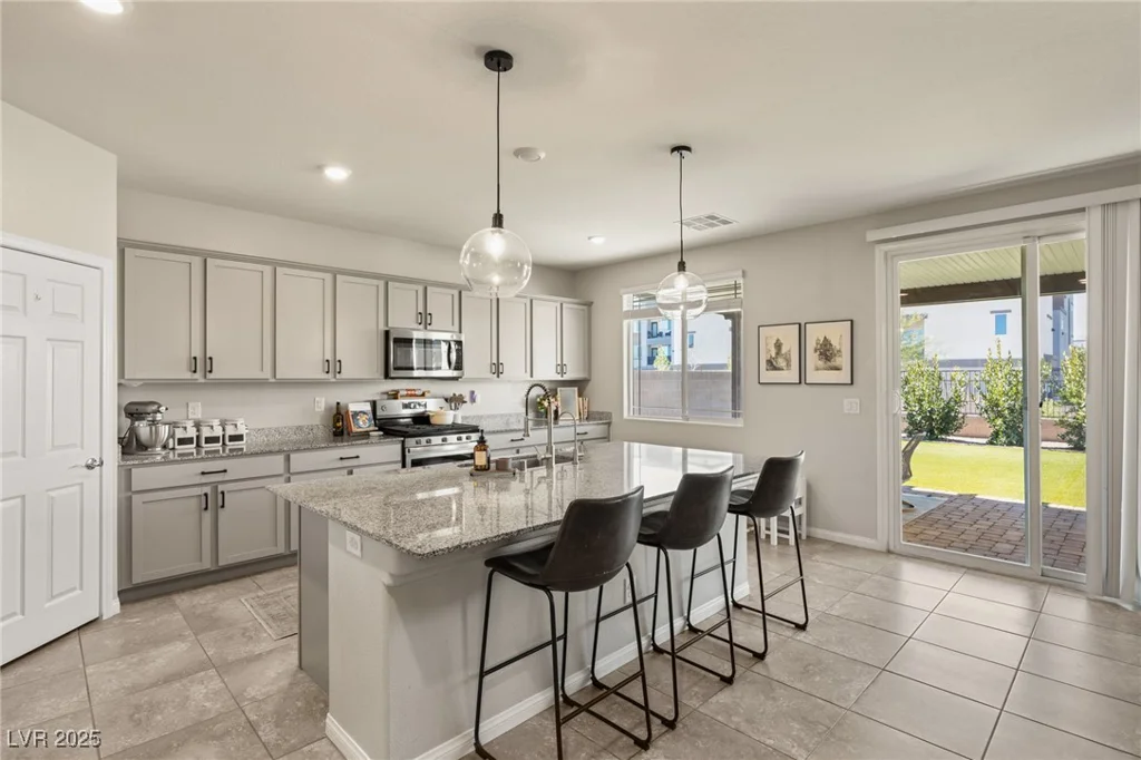 7717 Rosebark Cliffs, North Las Vegas, NV 89084