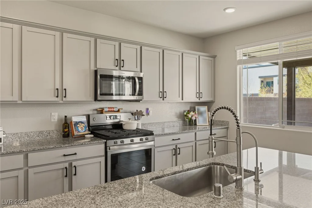 7717 Rosebark Cliffs, North Las Vegas, NV 89084