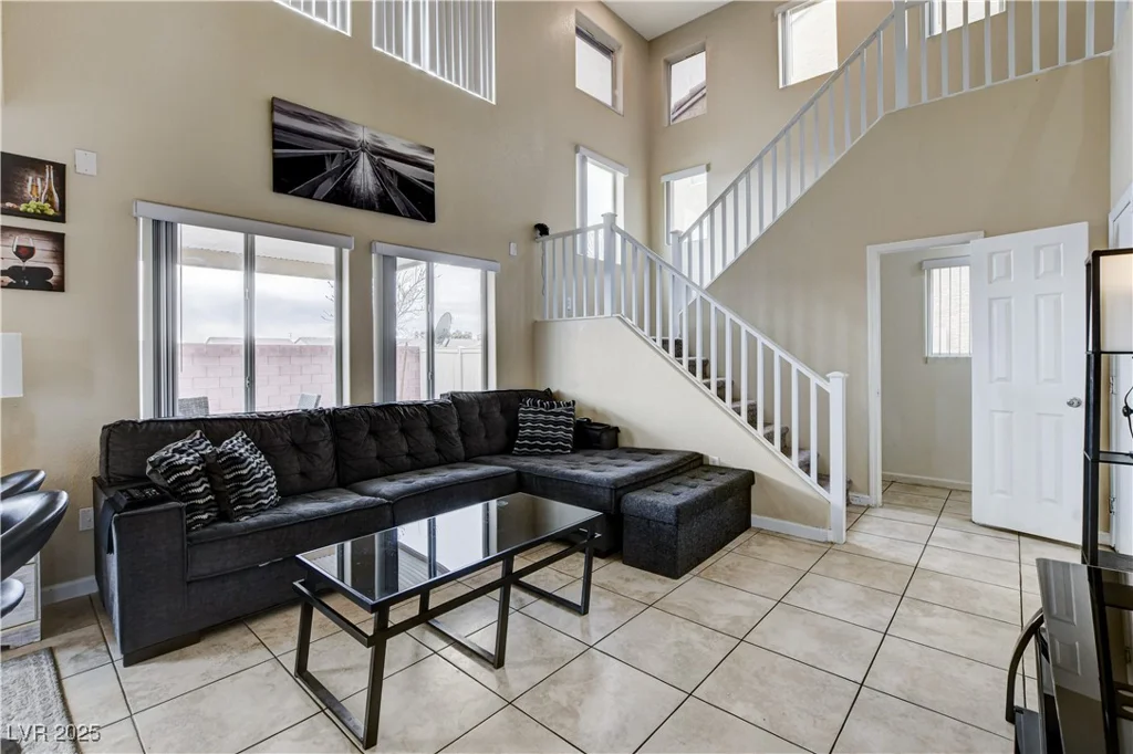 4977 Vacaville, Las Vegas, NV 89139