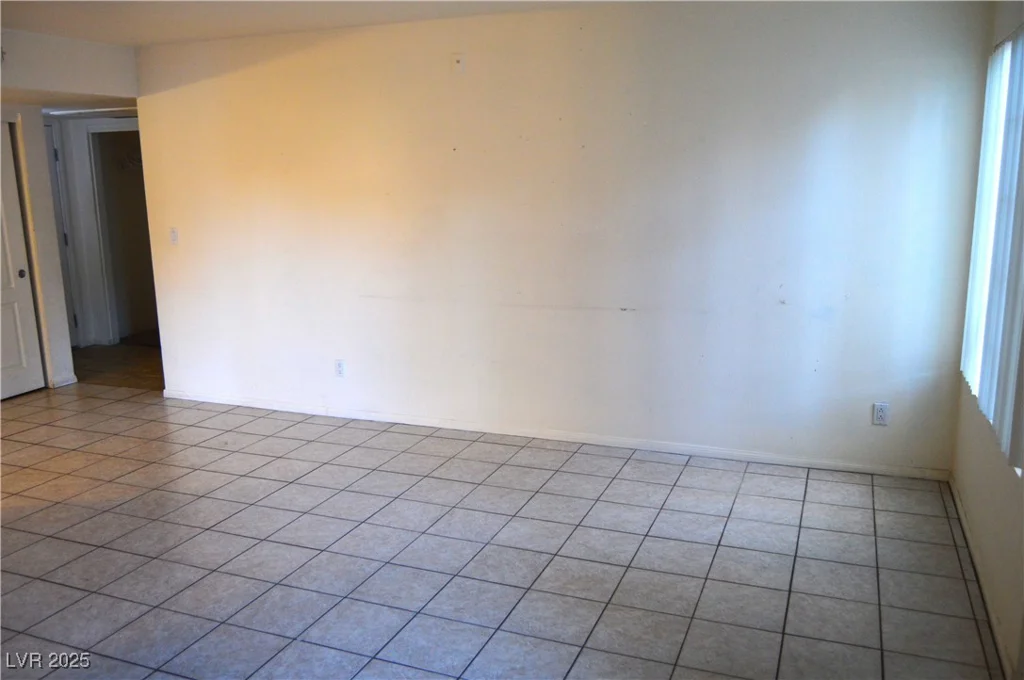 2121 Sealion, Las Vegas, NV 89128