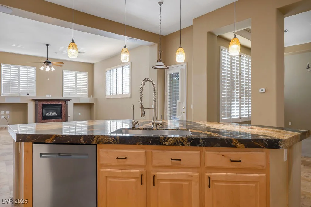 7685 Gilespie, Las Vegas, NV 89123