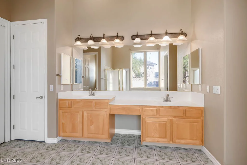 7685 Gilespie, Las Vegas, NV 89123