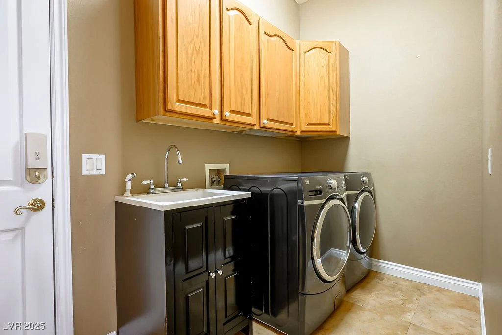 7685 Gilespie, Las Vegas, NV 89123