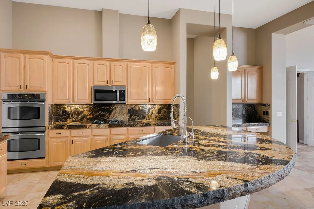7685 Gilespie, Las Vegas, NV 89123