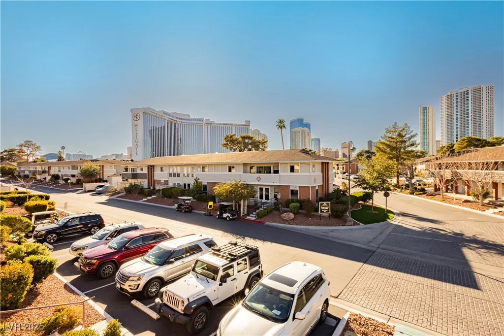 737 Oakmont, Las Vegas, NV 89109