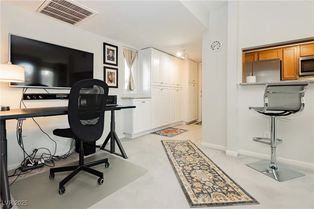 737 Oakmont, Las Vegas, NV 89109