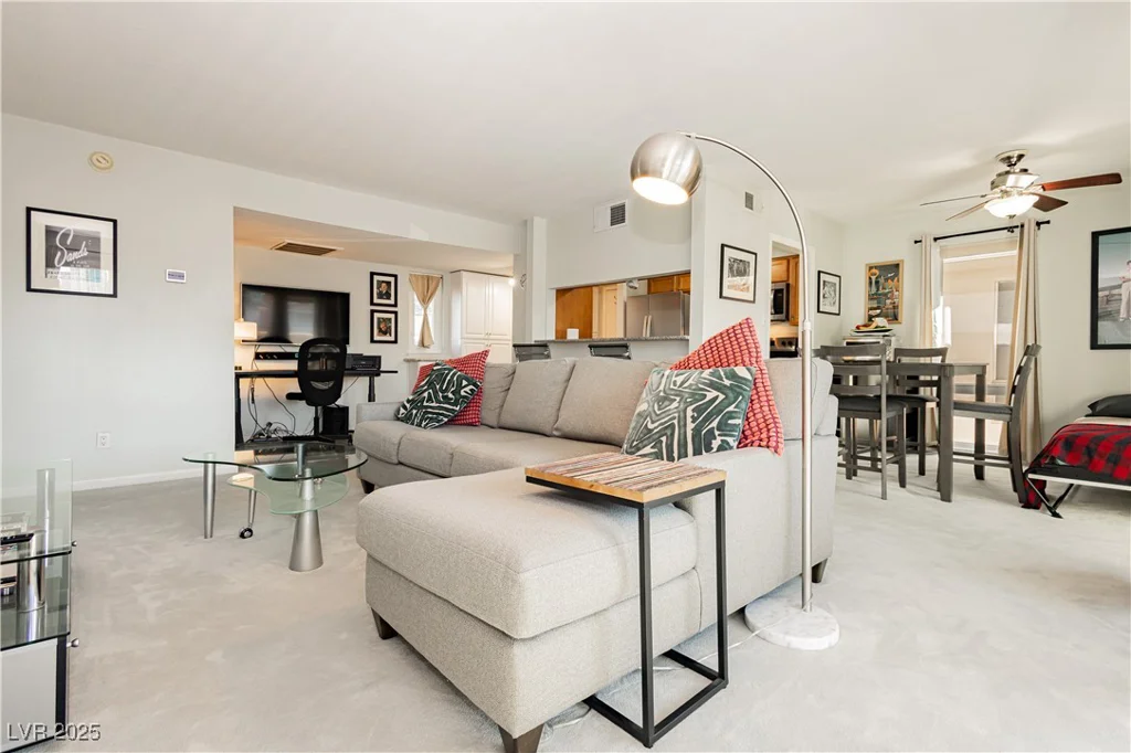 737 Oakmont, Las Vegas, NV 89109