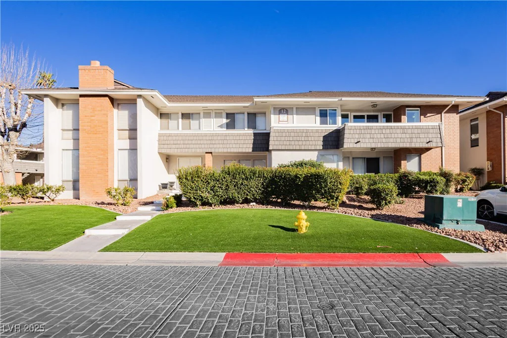737 Oakmont, Las Vegas, NV 89109