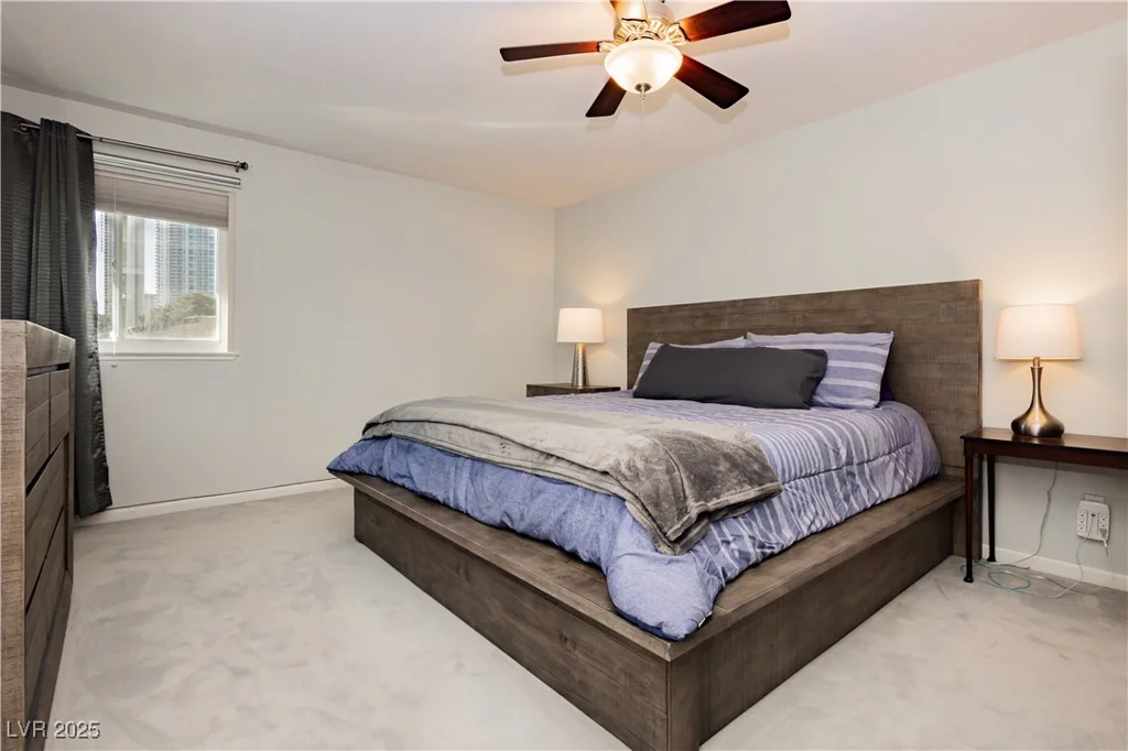 737 Oakmont, Las Vegas, NV 89109