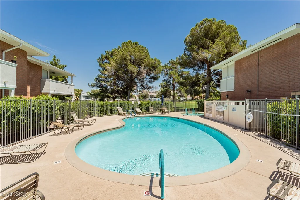 737 Oakmont, Las Vegas, NV 89109