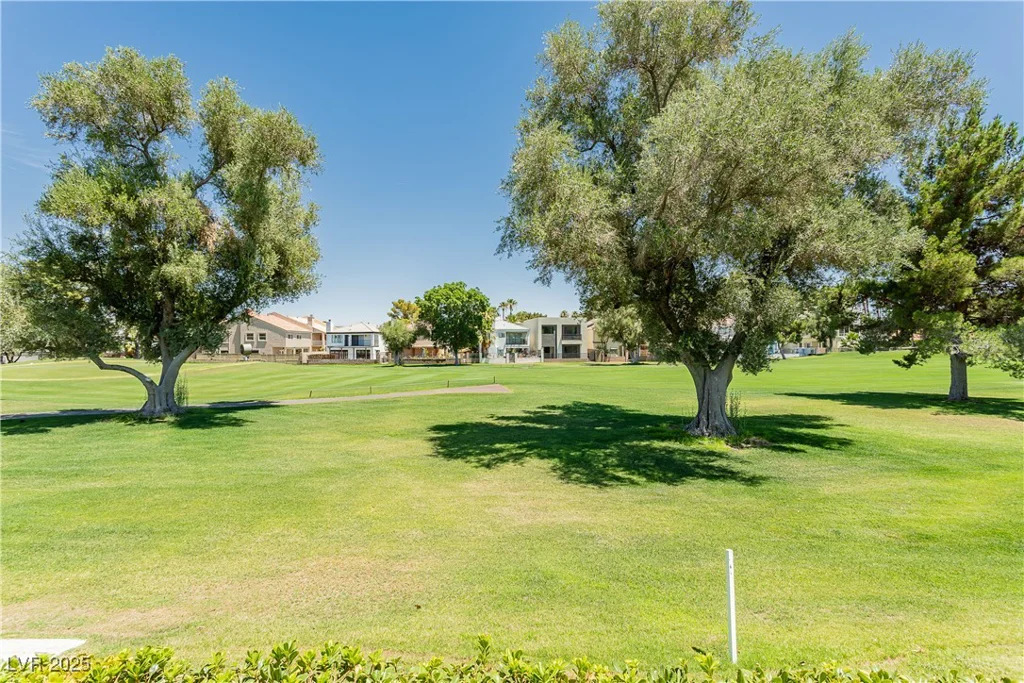 737 Oakmont, Las Vegas, NV 89109
