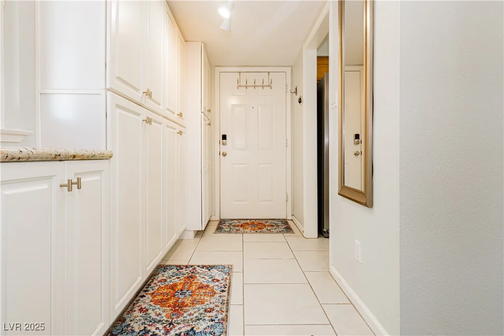 737 Oakmont, Las Vegas, NV 89109