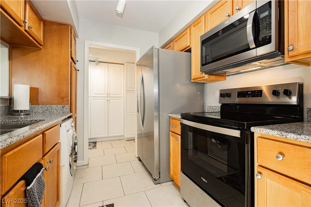 737 Oakmont, Las Vegas, NV 89109