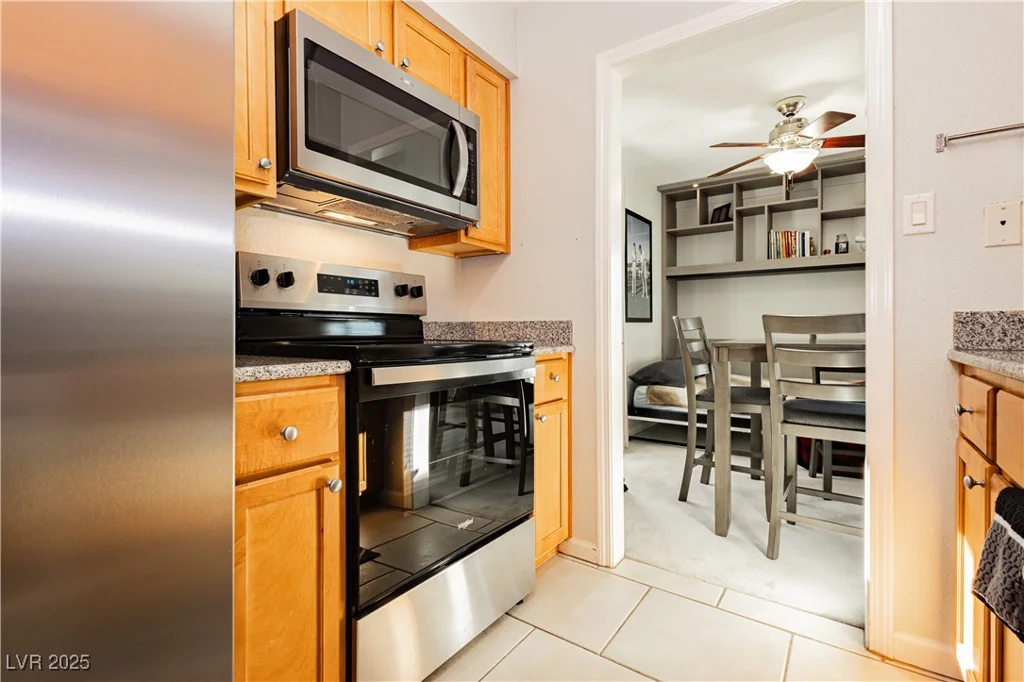 737 Oakmont, Las Vegas, NV 89109