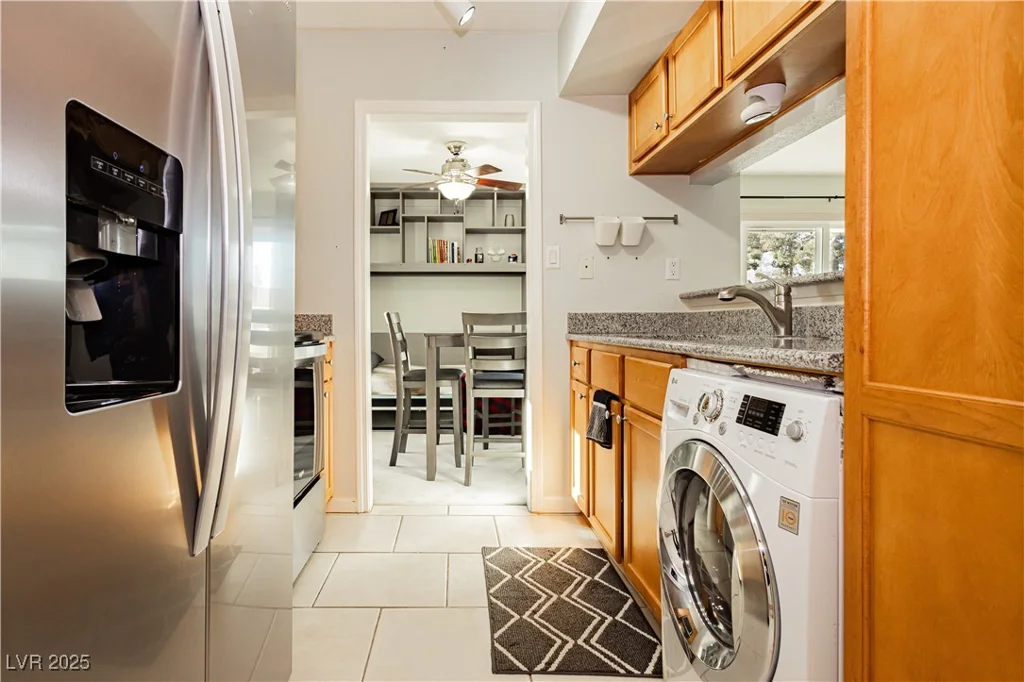 737 Oakmont, Las Vegas, NV 89109