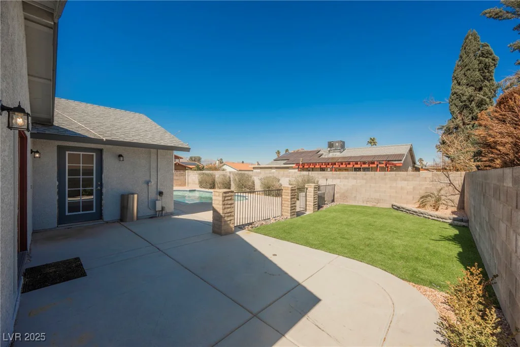 6284 Pinewood, Las Vegas, NV 89103