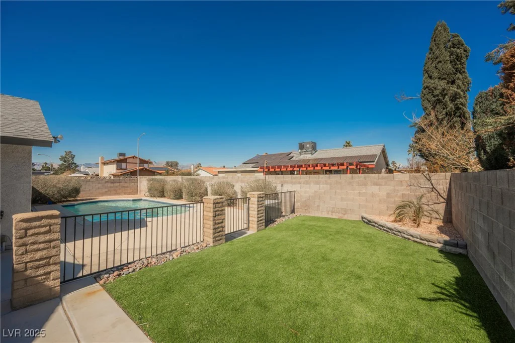 6284 Pinewood, Las Vegas, NV 89103