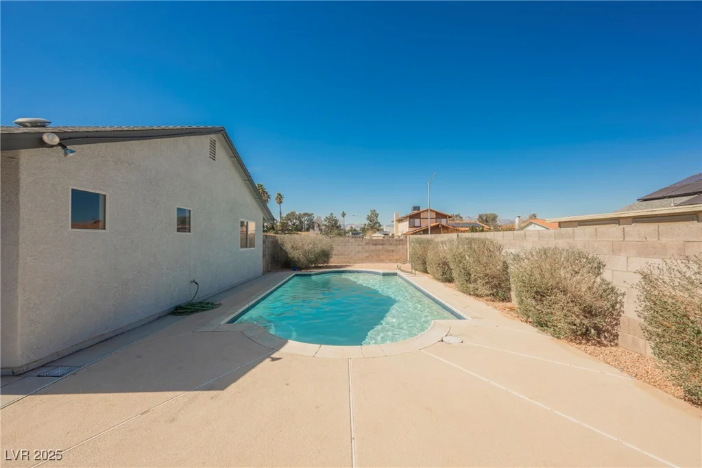 6284 Pinewood, Las Vegas, NV 89103
