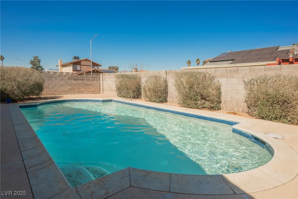 6284 Pinewood, Las Vegas, NV 89103