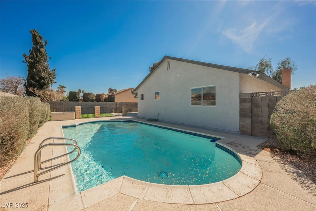 6284 Pinewood, Las Vegas, NV 89103