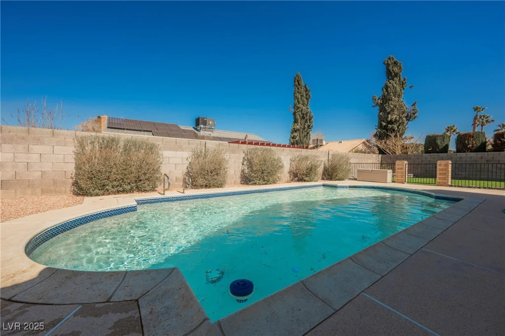 6284 Pinewood, Las Vegas, NV 89103
