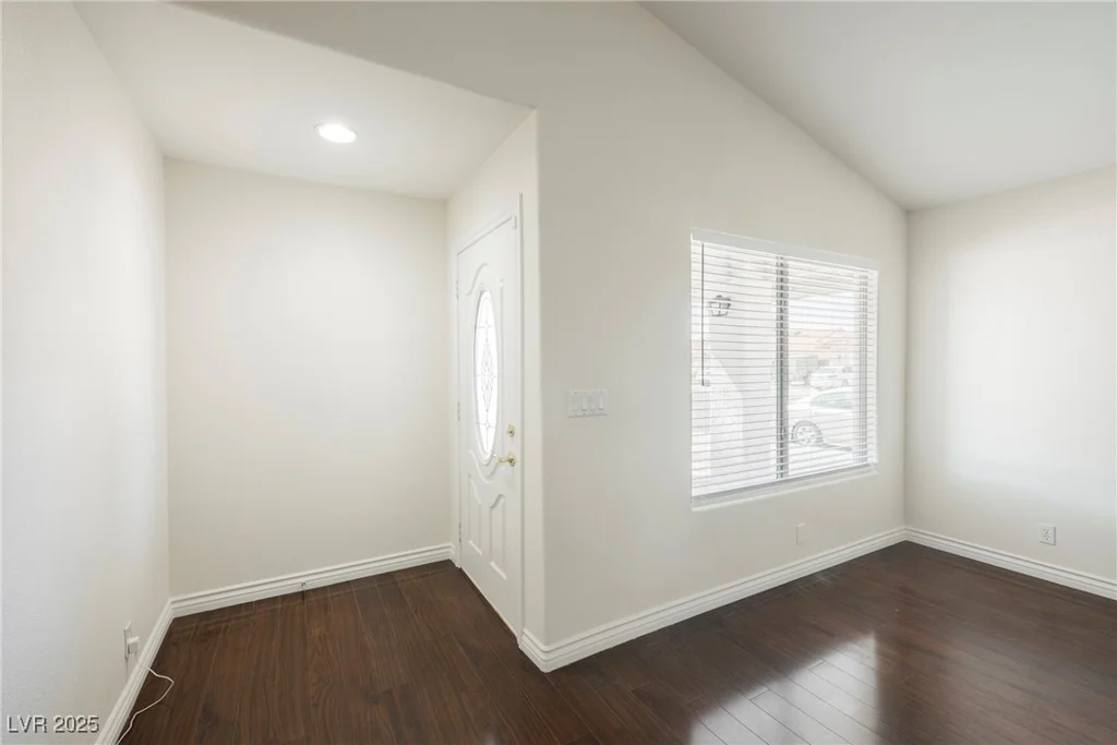 6284 Pinewood, Las Vegas, NV 89103