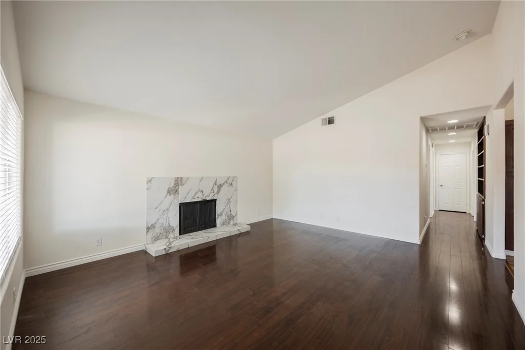 6284 Pinewood, Las Vegas, NV 89103
