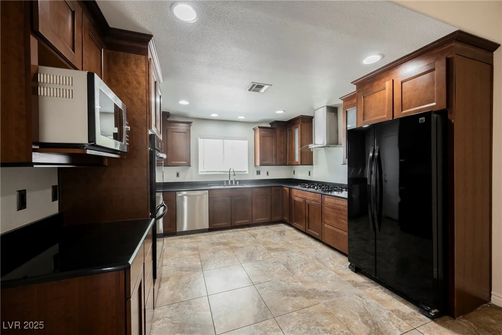 6284 Pinewood, Las Vegas, NV 89103