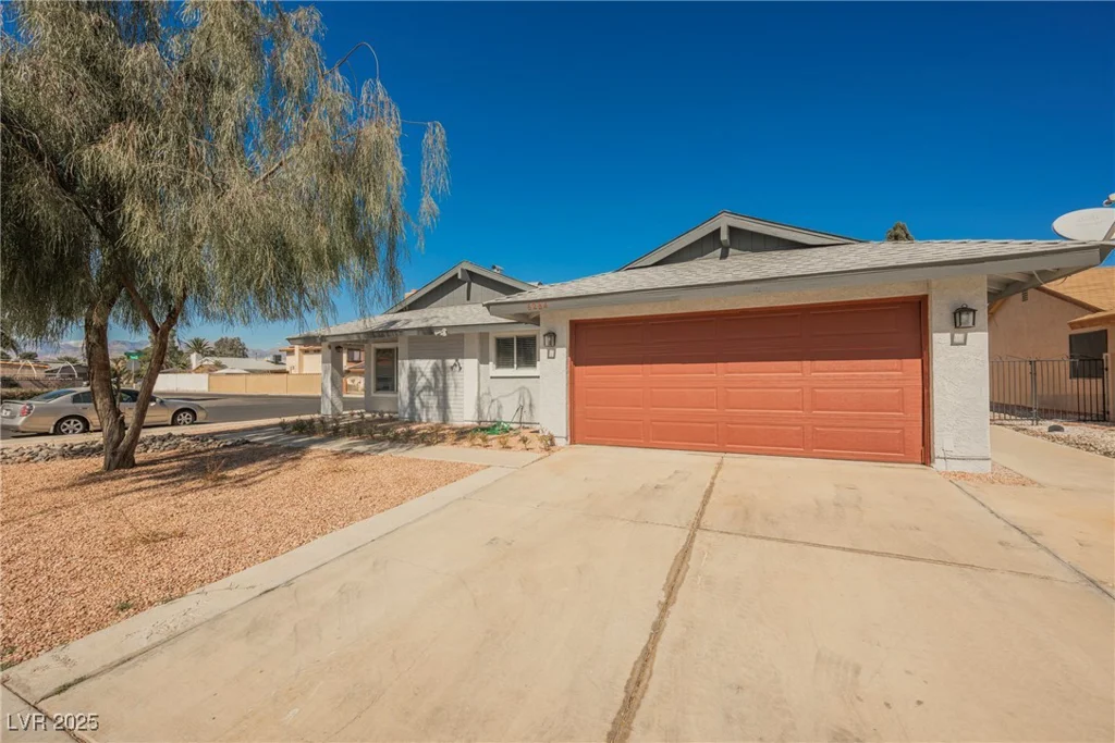 6284 Pinewood, Las Vegas, NV 89103
