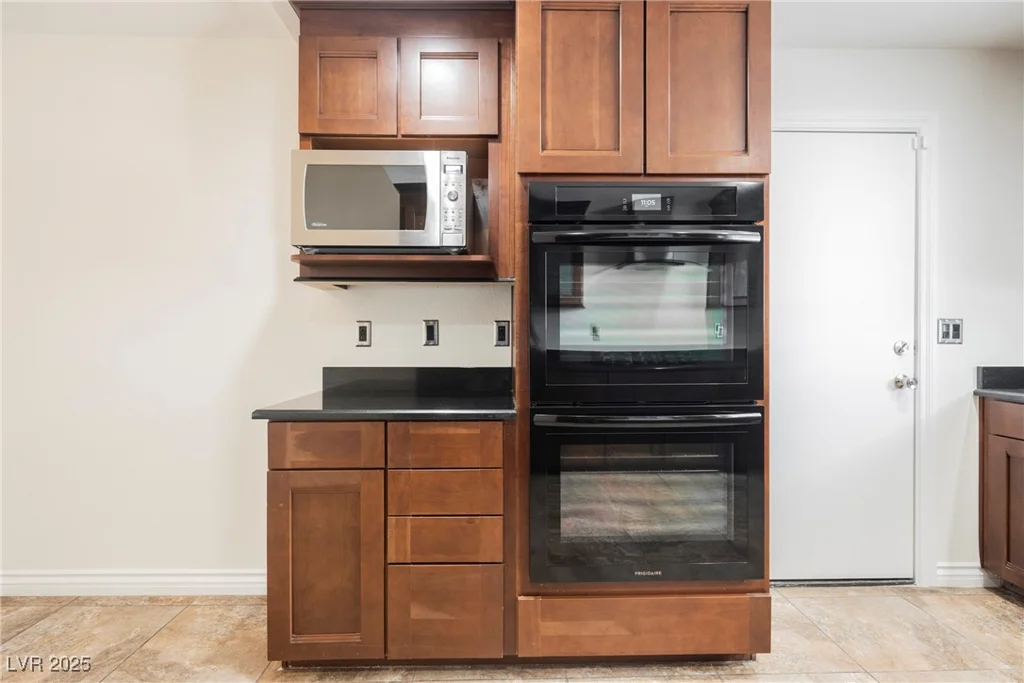 6284 Pinewood, Las Vegas, NV 89103