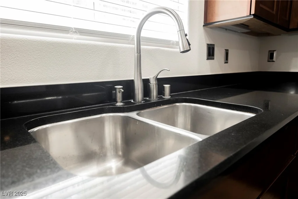 6284 Pinewood, Las Vegas, NV 89103