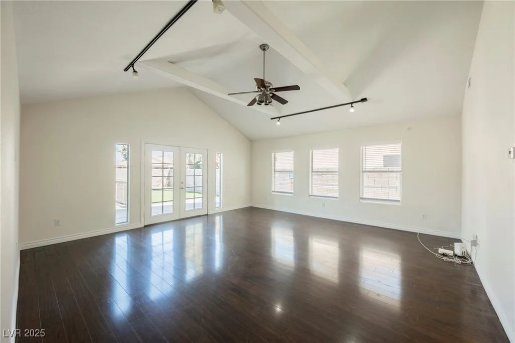 6284 Pinewood, Las Vegas, NV 89103
