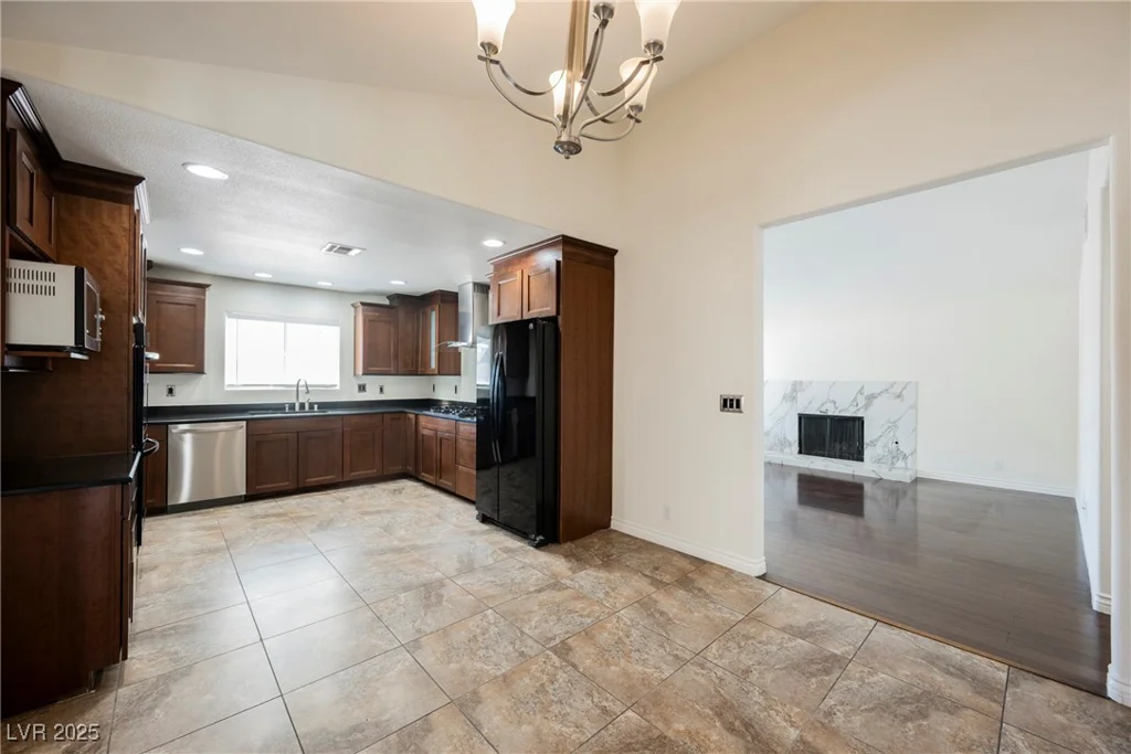 6284 Pinewood, Las Vegas, NV 89103