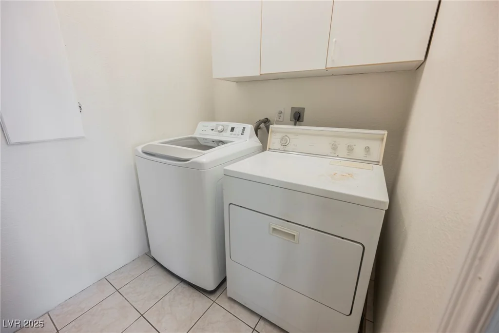 6284 Pinewood, Las Vegas, NV 89103