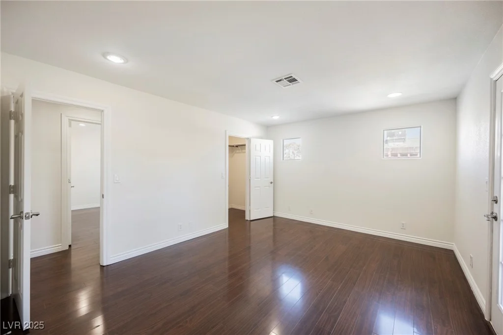 6284 Pinewood, Las Vegas, NV 89103
