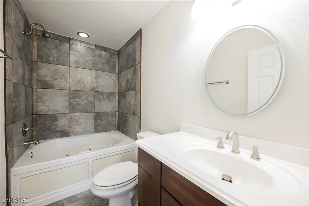 6284 Pinewood, Las Vegas, NV 89103