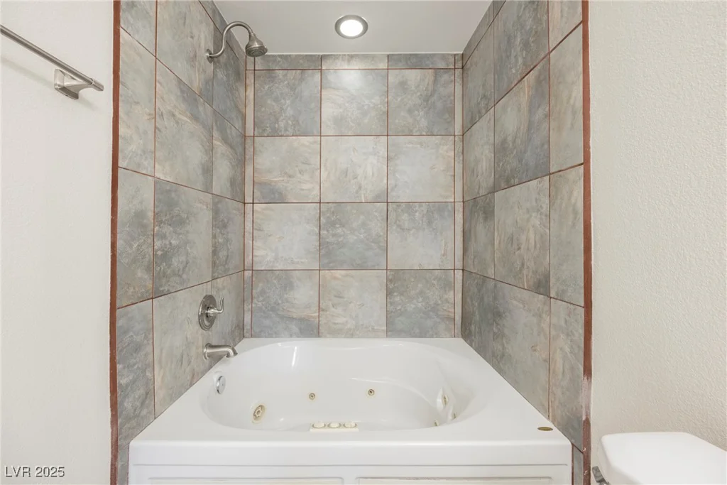6284 Pinewood, Las Vegas, NV 89103