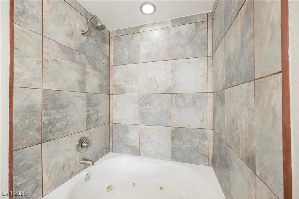 6284 Pinewood, Las Vegas, NV 89103