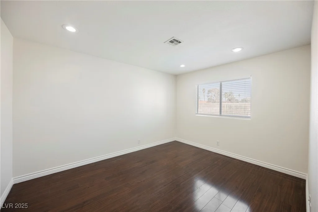 6284 Pinewood, Las Vegas, NV 89103