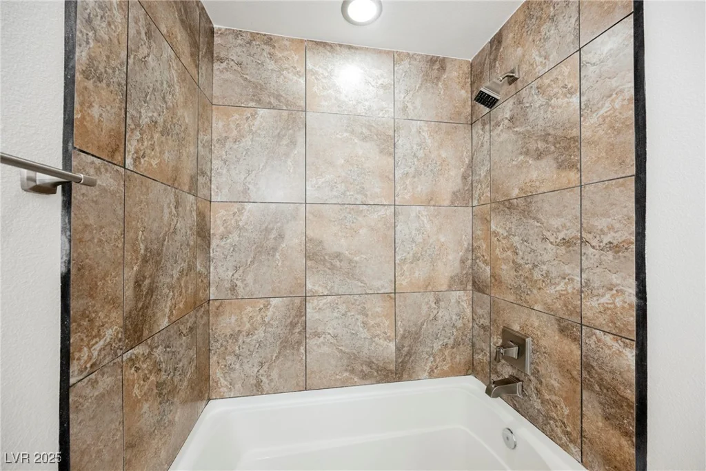 6284 Pinewood, Las Vegas, NV 89103
