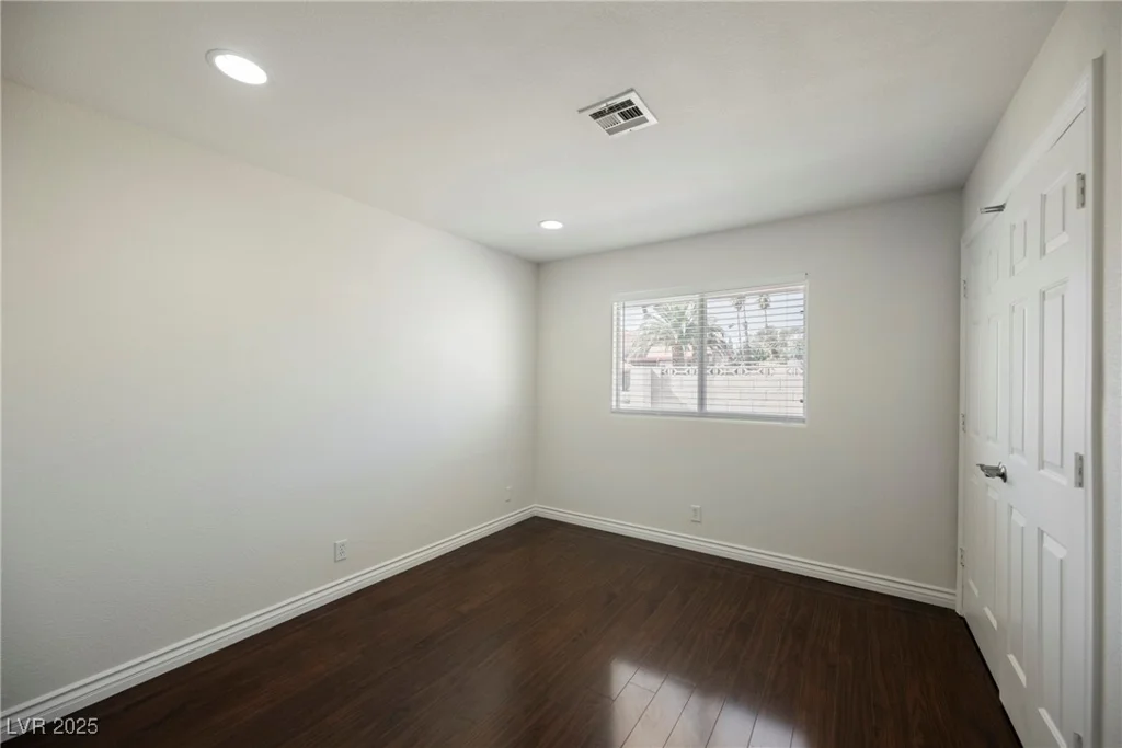 6284 Pinewood, Las Vegas, NV 89103