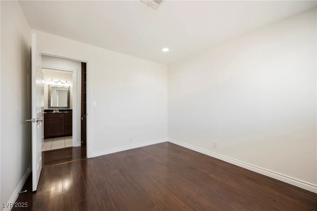 6284 Pinewood, Las Vegas, NV 89103