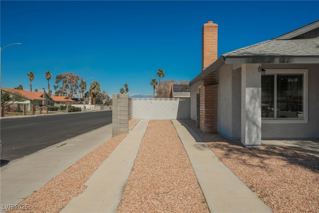 6284 Pinewood, Las Vegas, NV 89103