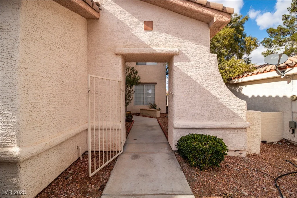 8112 Broken Spur, Las Vegas, NV 89131