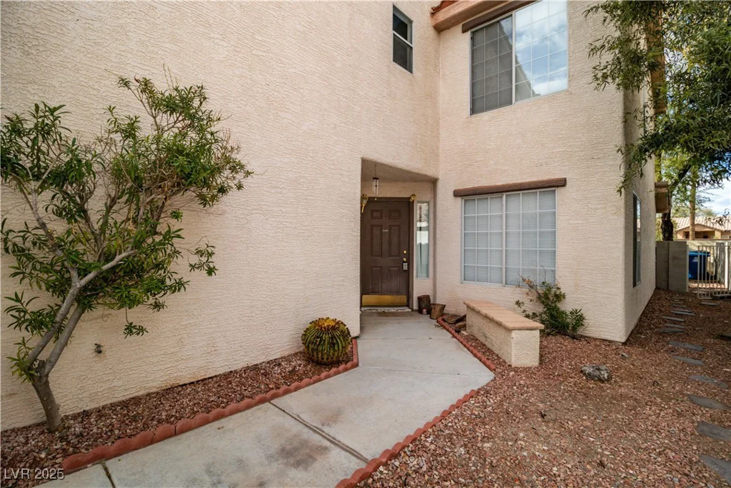 8112 Broken Spur, Las Vegas, NV 89131