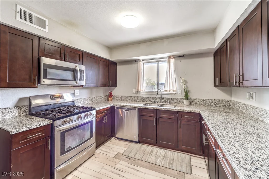1812 RENADA, North Las Vegas, NV 89030
