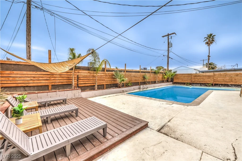 1812 RENADA, North Las Vegas, NV 89030