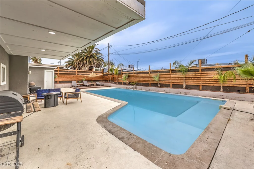 1812 RENADA, North Las Vegas, NV 89030