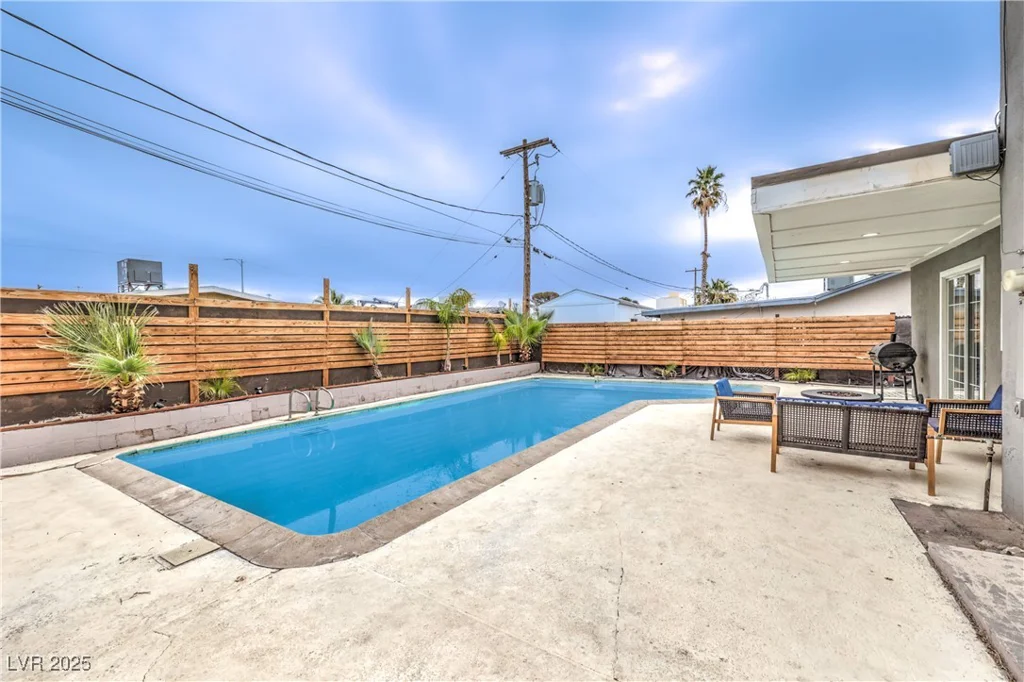 1812 RENADA, North Las Vegas, NV 89030